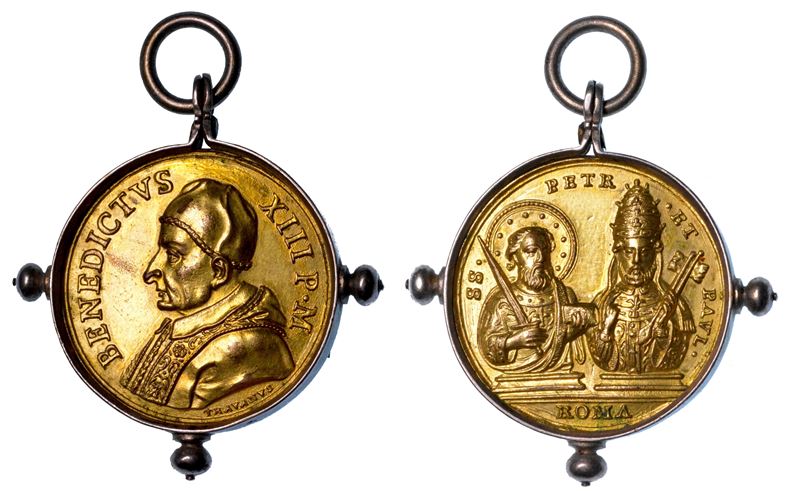 STATO PONTIFICIO. BENEDETTO XIII (Pier Francesco Vincenzo Maria Orsini), 1724-1730. Medaglia in bronzo dorato s.d. (circa 1724). In onore dei SS. Pietro e Paolo.  - Auction Numismatics - Medals and popes - II - Cambi Casa d'Aste