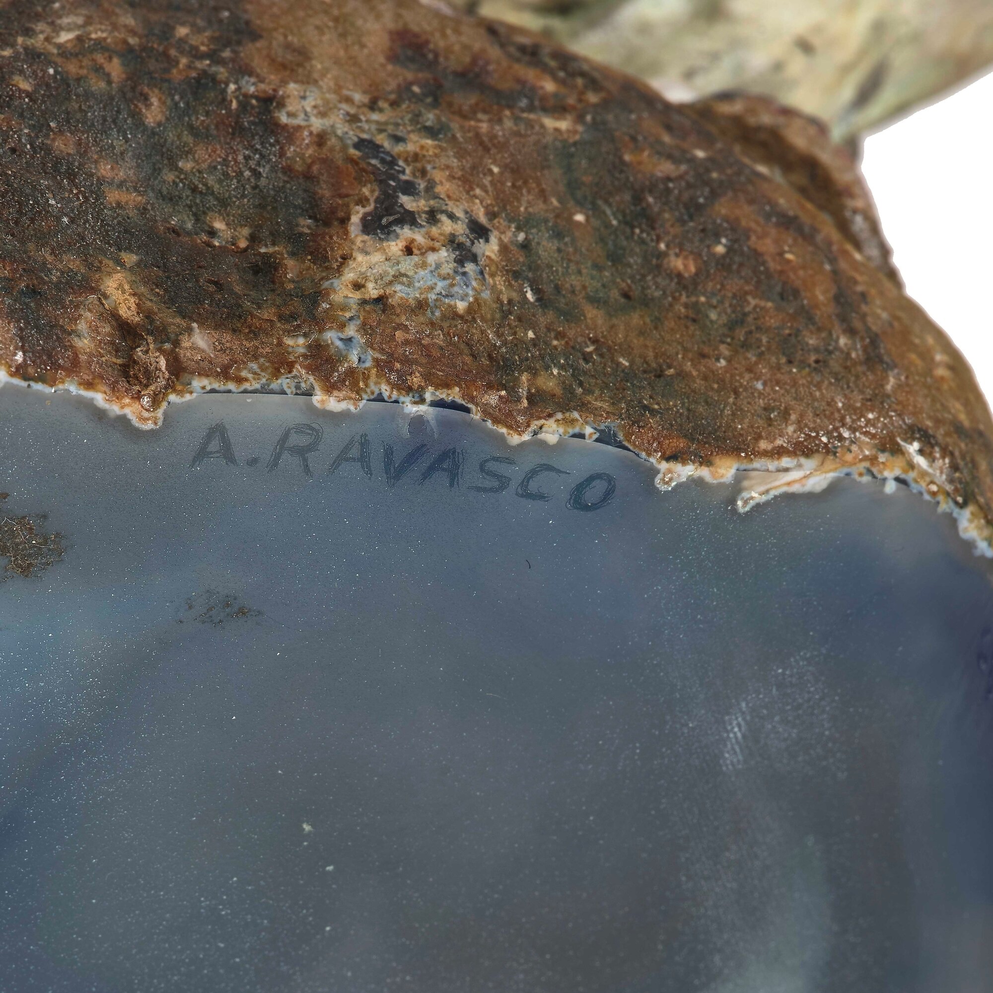 Alfredo Ravasco. Portaoggetti in Agata Blu con "pellicano" in Argento, Smalto e Perle