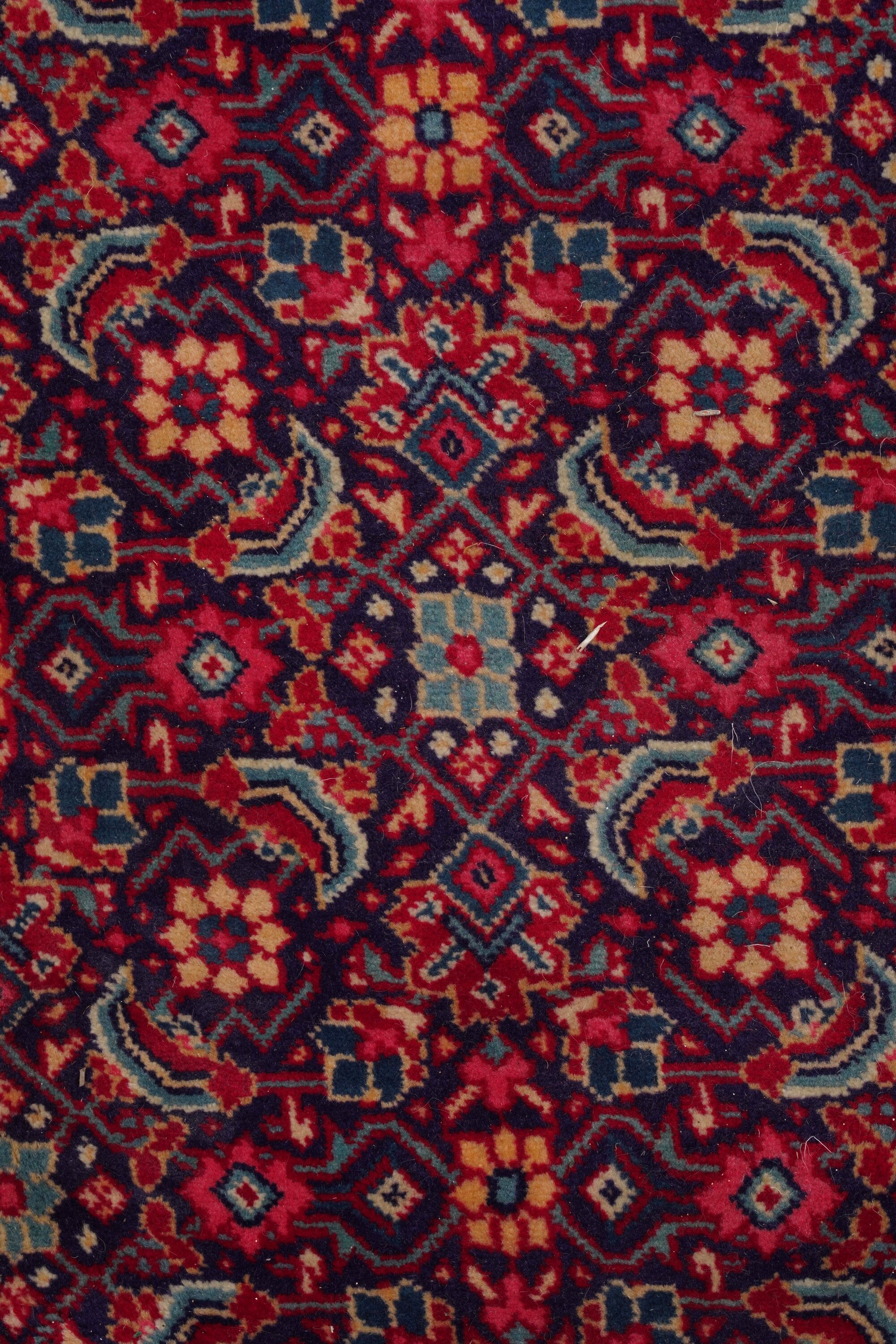 Tappeto Veramin, Persia, metà XX secolo, cm 226 x 138, con decoro herati