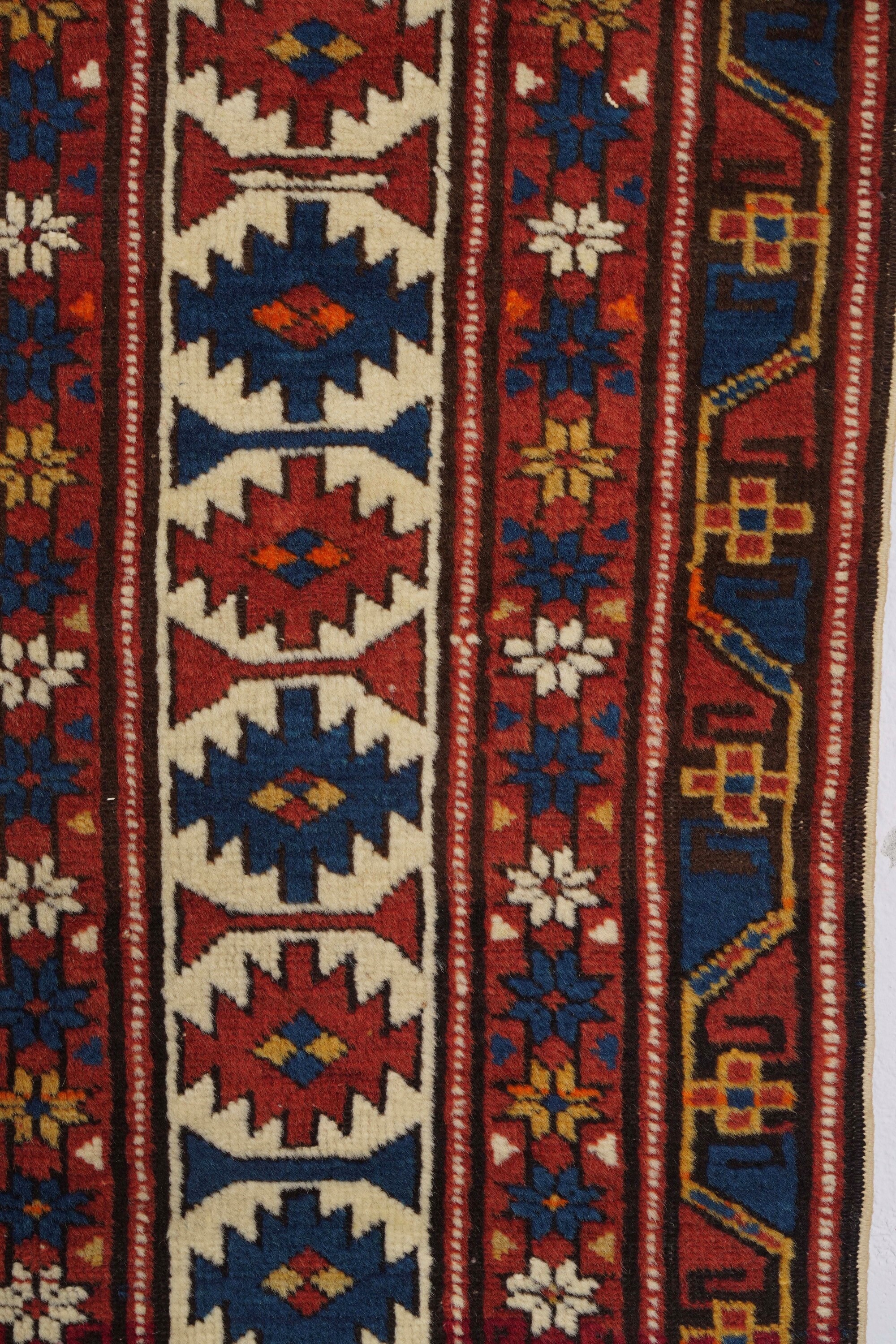 Tappeto Shirvan, Caucaso, fine XIX - inizio XX secolo, cm 157 x 107