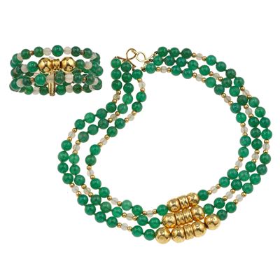 Demi-parure, collana e bracciale a più fili in calcedonio verde e bianco con inserti in oro 18 ca...