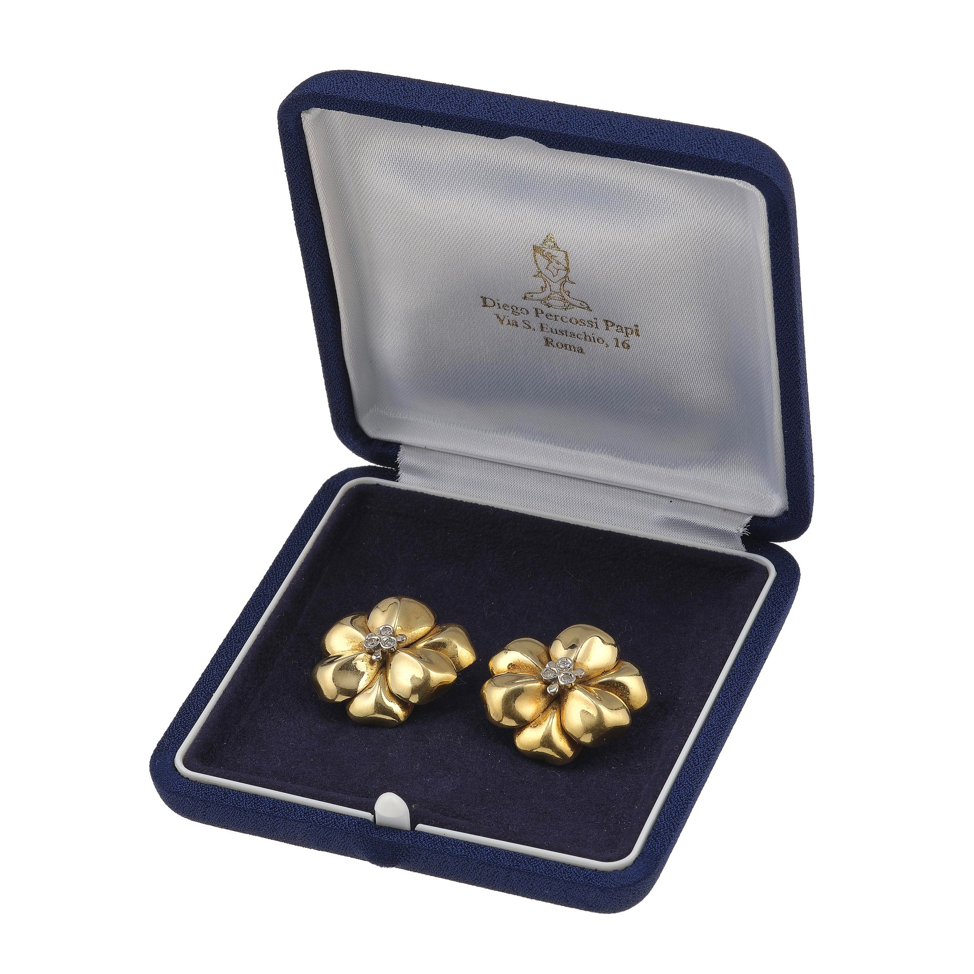 Orecchini a soggetto floreale in oro giallo con diamanti, gr. 18,8, diametro cm 2,9