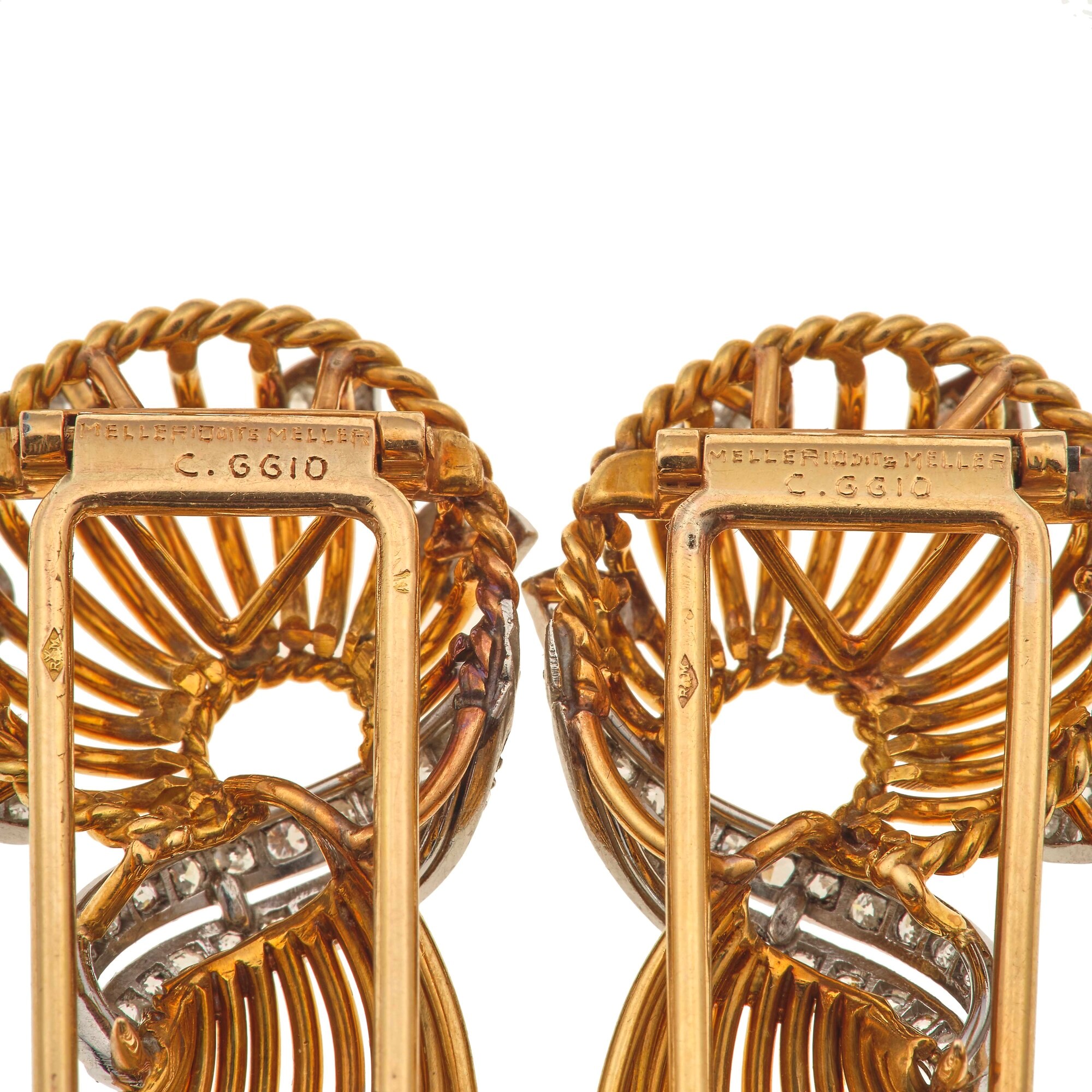 Mellerio Dits Meller. Coppia di Clips con Diamanti e Smeraldi Taglio Cabochon