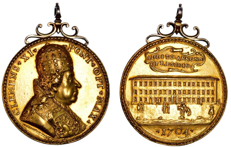 STATO PONTIFICIO. CLEMENTE XI (Giovanni Francesco Albani), 1700-1721. Medaglia in bronzo dorato 1704 (A. IV). Il palazzo dell'Annona a Roma.  - Auction Numismatics - Medals and popes - II - Cambi Casa d'Aste