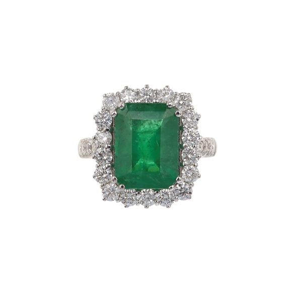 Emerald and diamond ring. Gemmological Report GTS n. GTS25030V