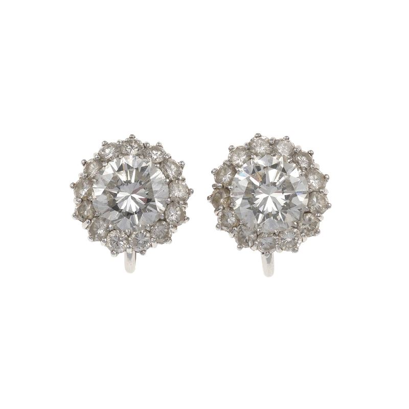 Pair of brilliant-cut diamond and gold earrings  - Auction Fine Jewellery - Cambi Casa d'Aste