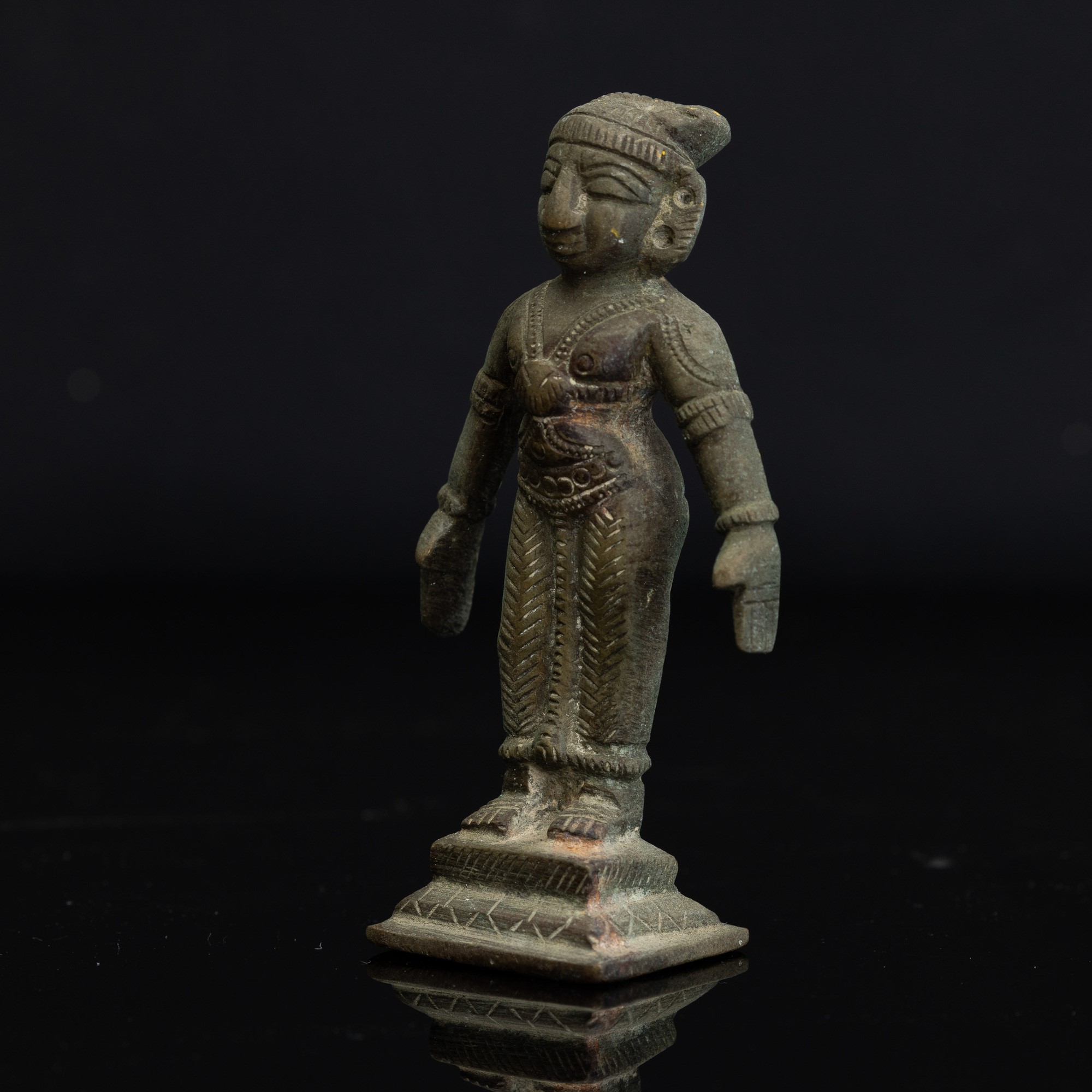 Figura in Bronzo Raffigurante Divinità Stante, India, XIX Secolo