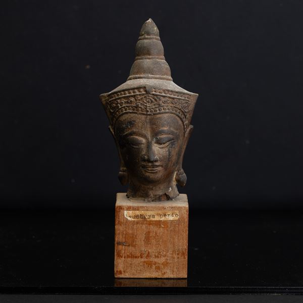 Testa di Buddha scolpita in bronzo, India, XIX secolo