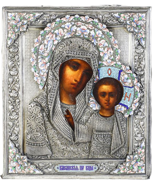 Icona con riza in argento fuso sbalzato e cesellato e smalti policromi. Russia, marchi in uso dal 1896 al 1908 e marchio dell'argentiere (non identificato) Deiapara di Kazan