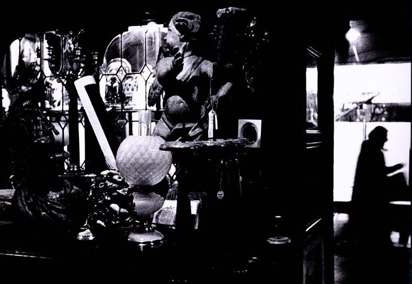 Gianni Berengo Gardin - Senza titolo (La bottega dell'antiquario)