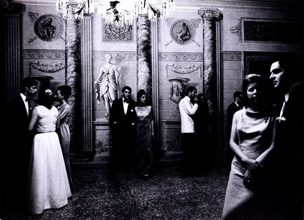 Gianni Berengo Gardin - Senza titolo (Ballo in casa patrizia veneziana)