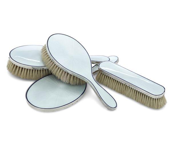 Set di spazzole con montatura in argento. Francia XX secolo