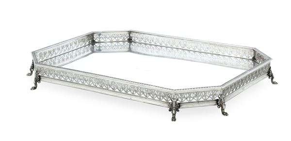 Vassoio centrotavola. Argenteria artistica milanese del XX secolo. Argentiere Ilario Pradella