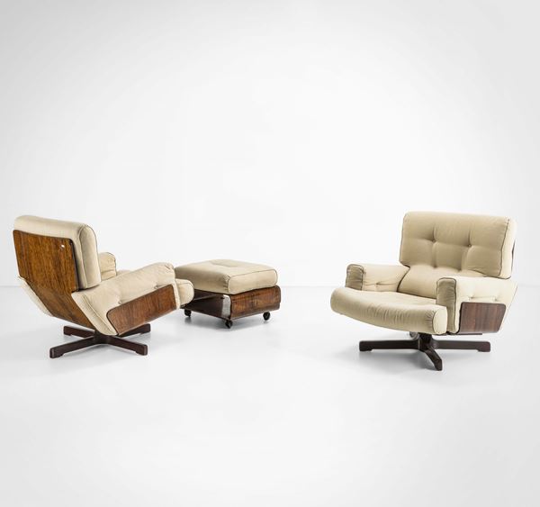 Due poltrone e pouf mod. 401.