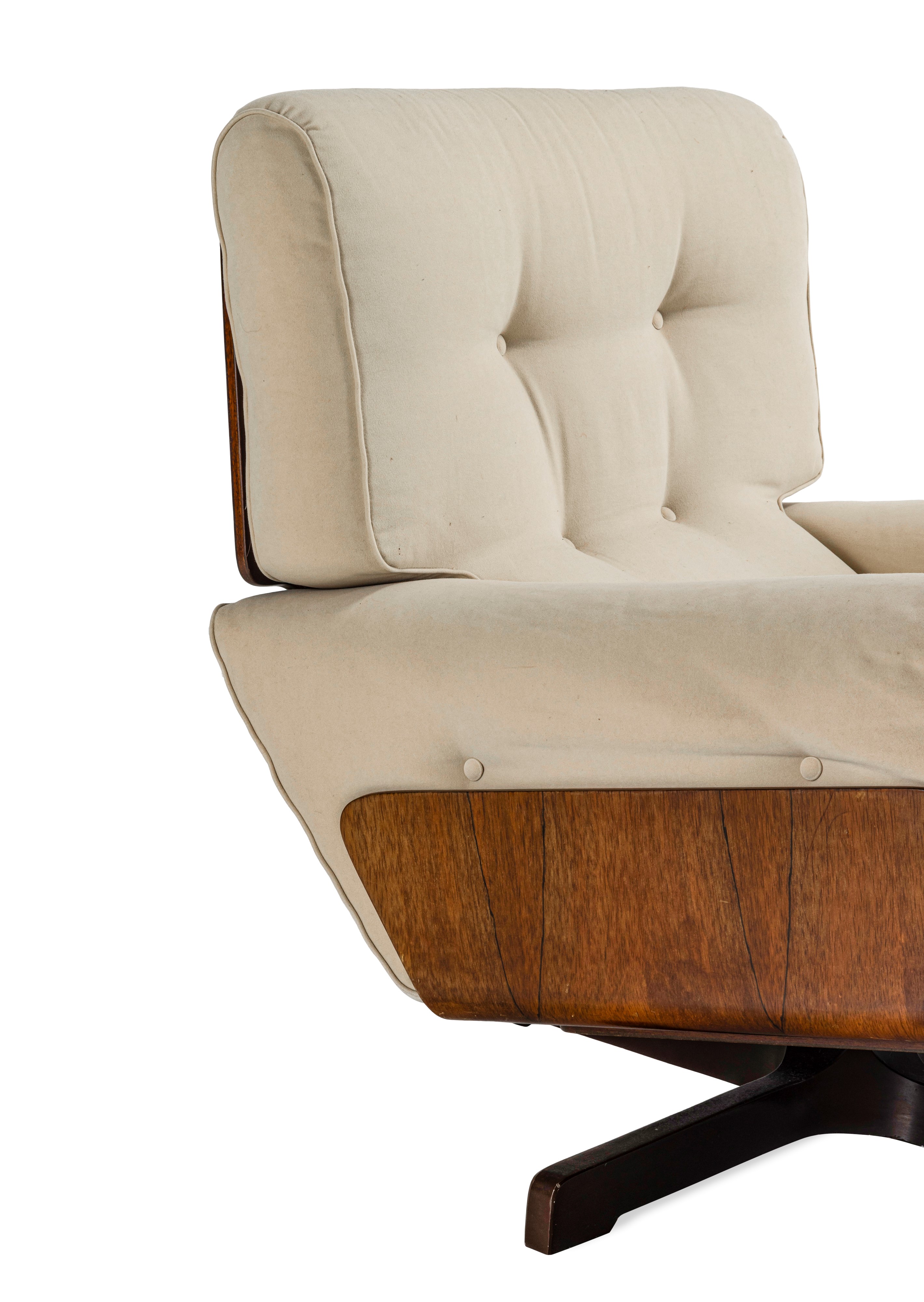 Menilio Taro - Due Poltrone e Pouf Mod. 401.