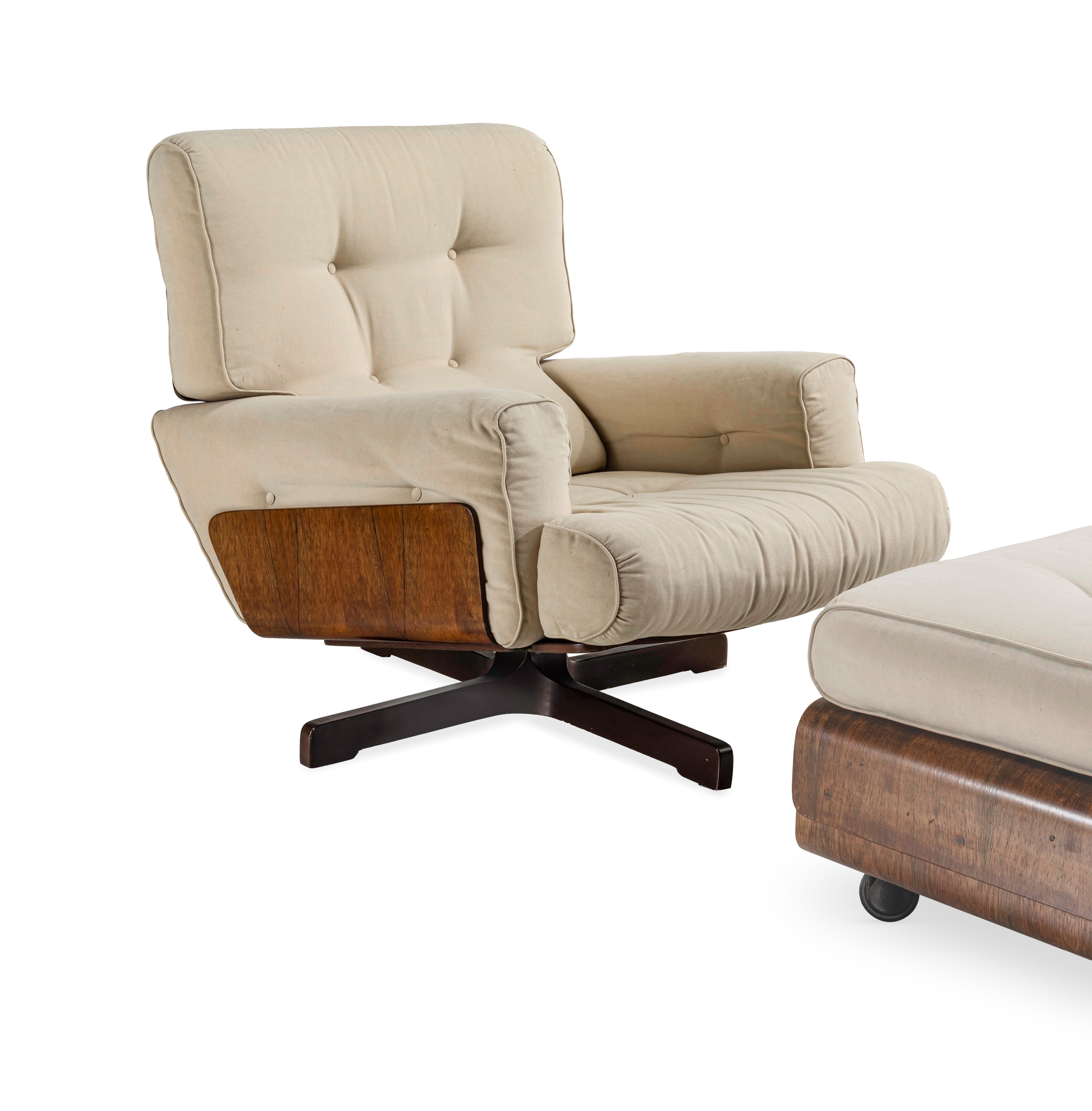 Menilio Taro - Due Poltrone e Pouf Mod. 401.