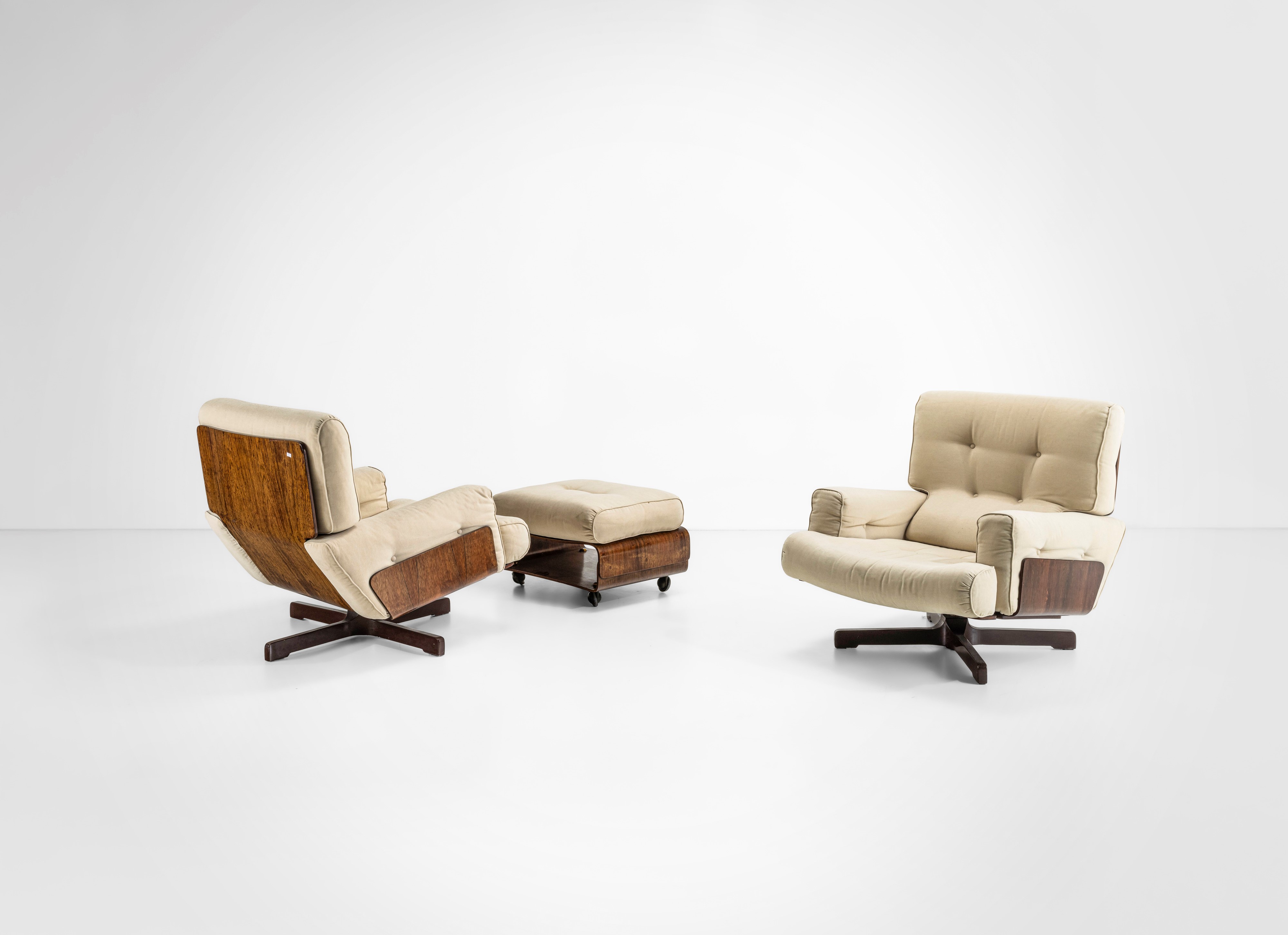 Menilio Taro - Due Poltrone e Pouf Mod. 401.