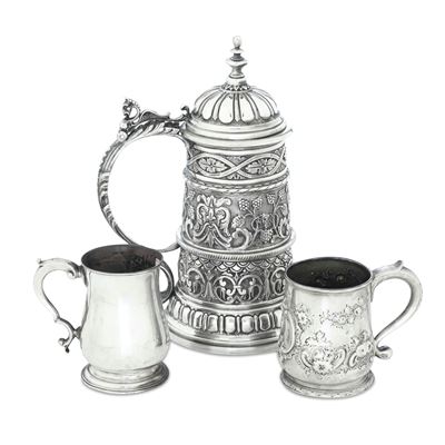 Argento fuso e sagomato, Due piccoli mug e un tankard, Inghilterra e Italia, XIX-XX secolo