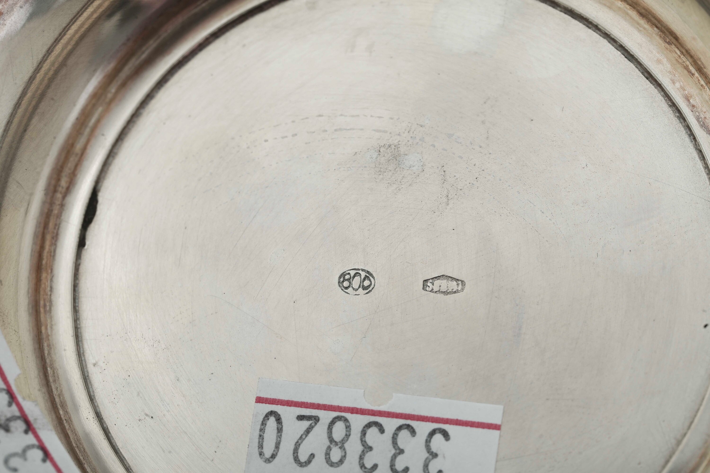 Argenteria italiana del XX secolo, Versatoio e zuccheriera in argento fuso e sagomato