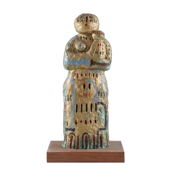 Scultura moderna rappresentante donna con bambino