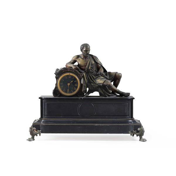 Pendola da tavolo in marmo nero. XIX secolo