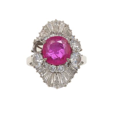 Anello in oro bianco 750/1000 con rubino Burma e diamanti, olio rosso nelle cavità