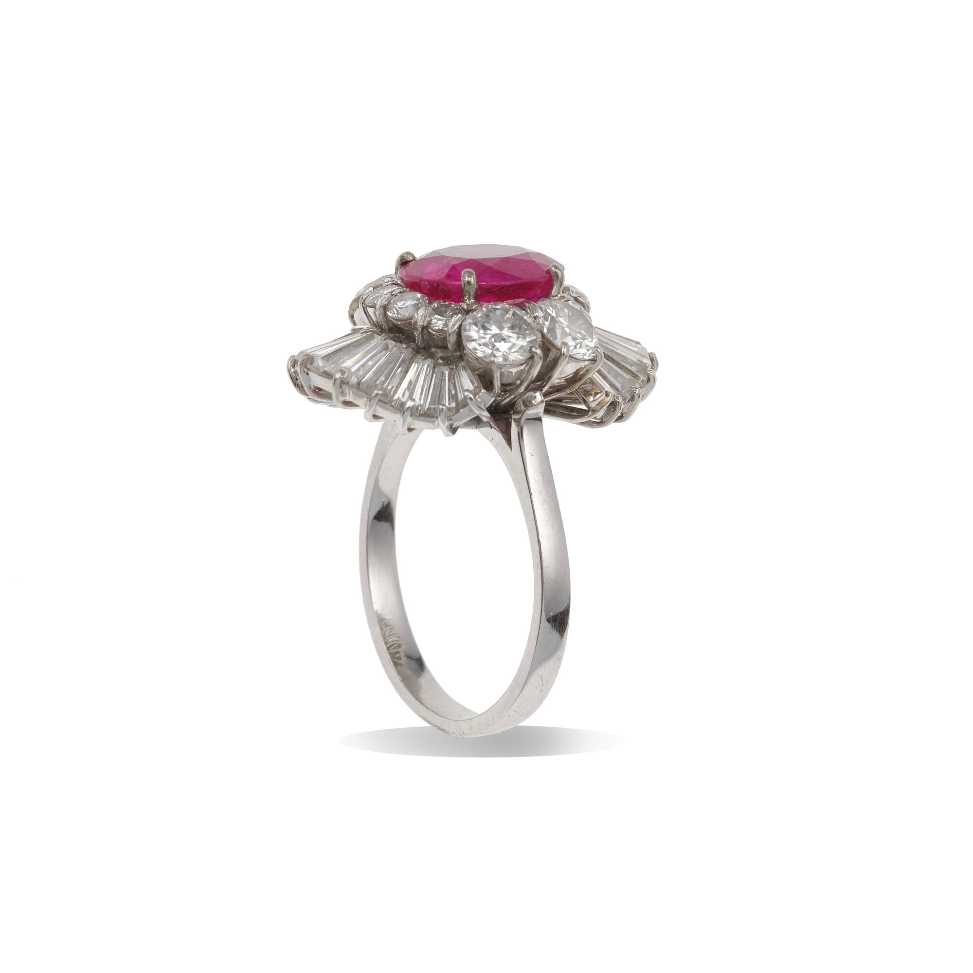 Anello in oro bianco 750/1000 con rubino Burma e diamanti, olio rosso nelle cavità