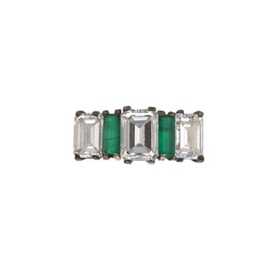 Anello con Tre Diamanti Taglio Smeraldo di Ct 0.75, 1.00 e 0.75 Circa e Due Smeraldi