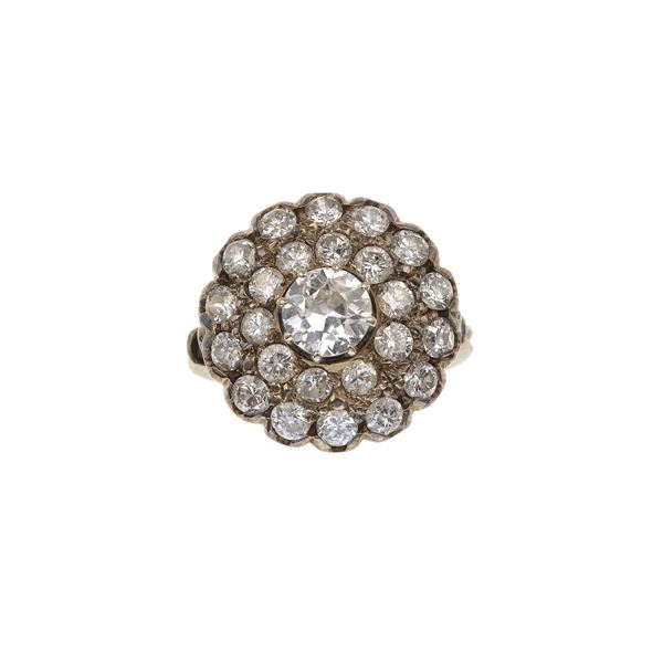 Anello con diamanti di vecchio taglio