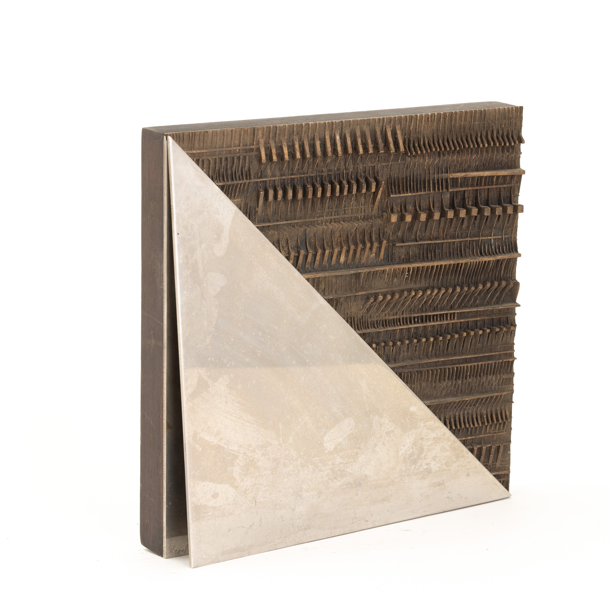 Arnaldo Pomodoro - Folded Page - scultura in acciaio e ottone argentato