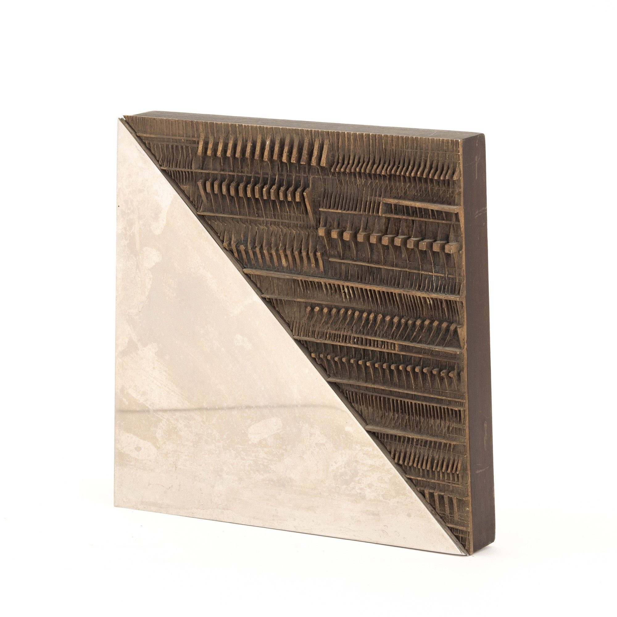 Arnaldo Pomodoro - Folded Page - scultura in acciaio e ottone argentato