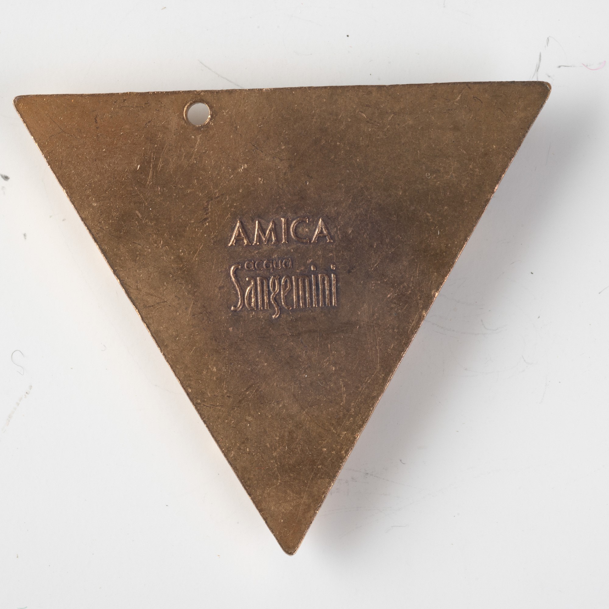 Arnaldo Pomodoro - Medaglia triangolare in ottone