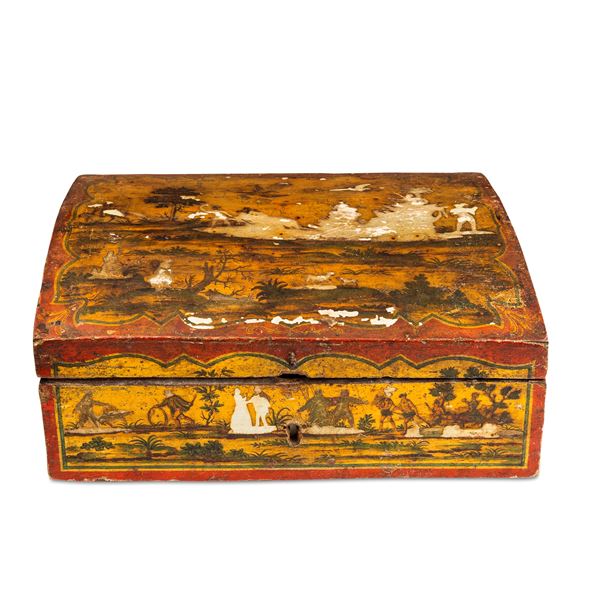 Scatola laccata decorata "ad arte povera". Veneto, XVIII secolo