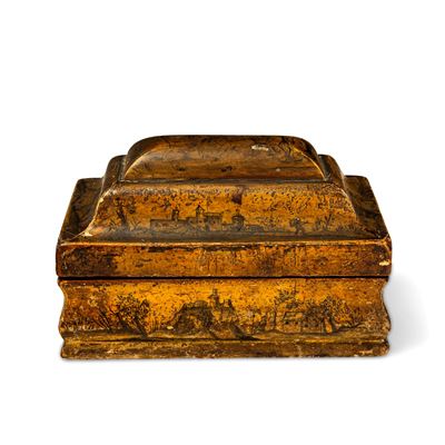 Scatola sagomata veneta, XVIII secolo, legno laccato avorio con decorazioni dipinte
