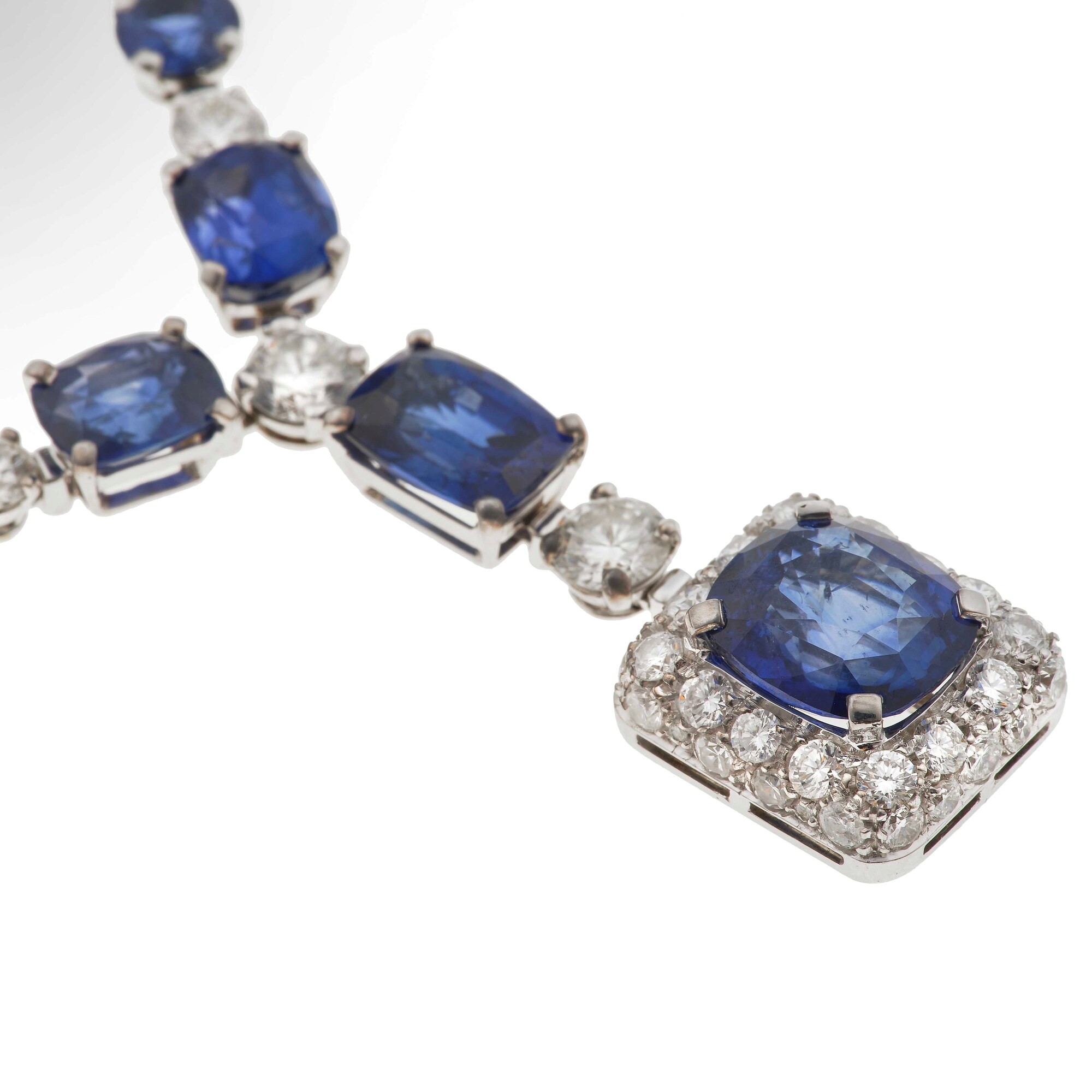 Bulgari. Girocollo con Zaffiri per Ct 47.00 Circa e Diamanti per Ct 13.00 Circa