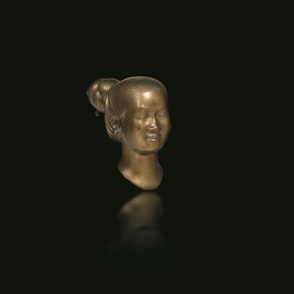 Testa di giovane donna Vietnamita in bronzo dorato, Nguyen Thanh, Vietnam, XX secolo