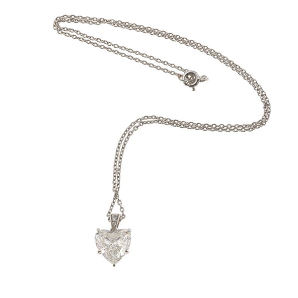 Heart-cut diamond wheighing 3.52 carats and platinum pendant necklcace. Signed Villa. Gemmological Report R.A.G. Torino