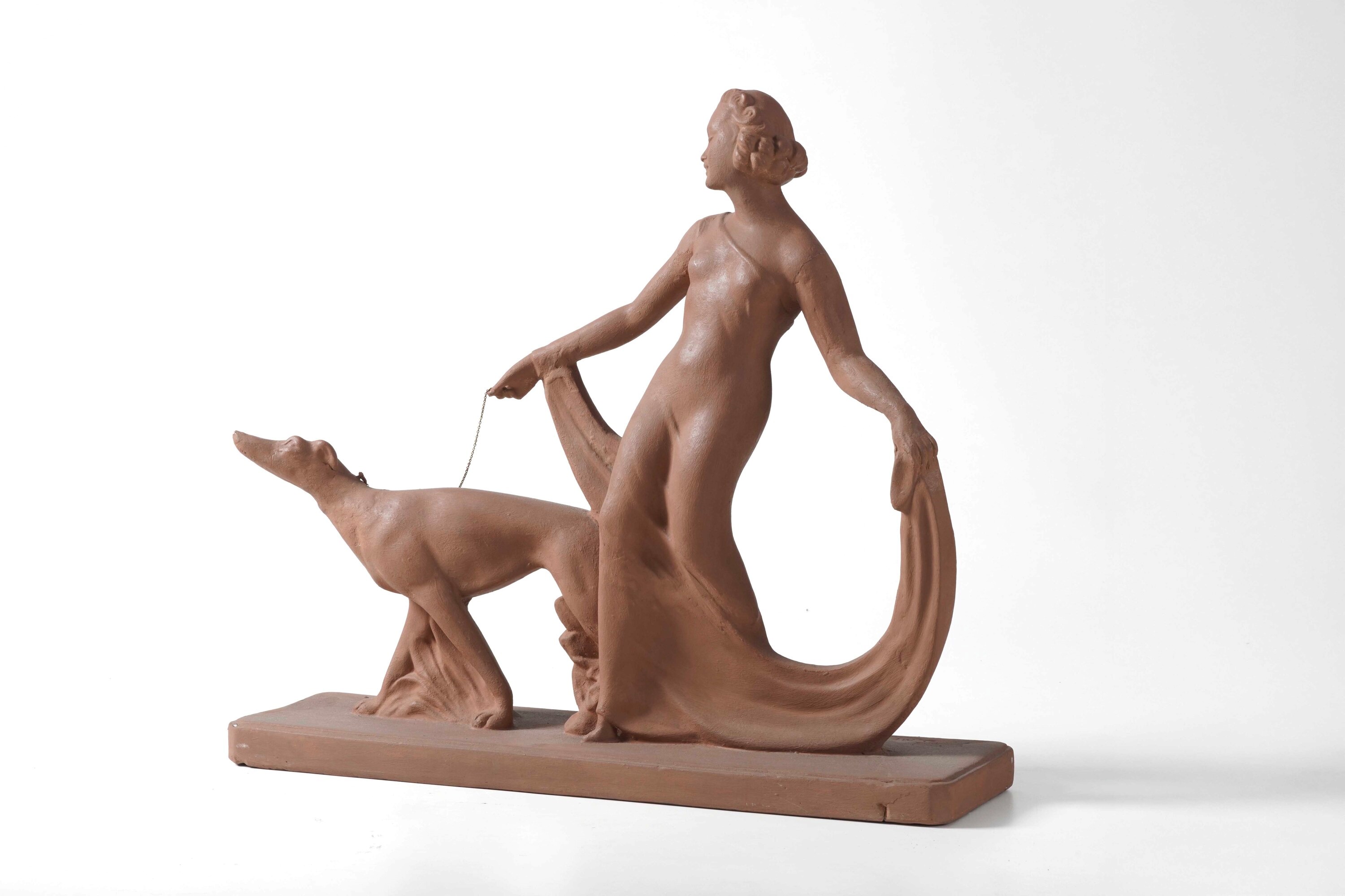 Scultore del XX secolo, Donna con levriero, scultura in terracotta