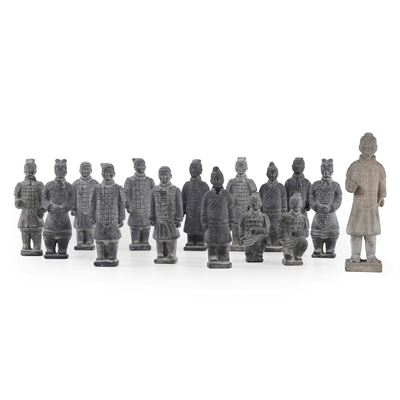 Collezione di quattordici figure orientali, terracotta patinata