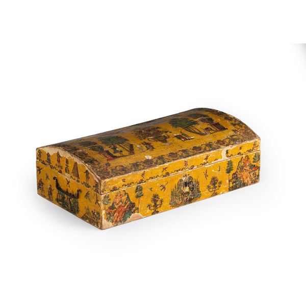 Grande scatola laccata e decorata ad arte povera. Venezia, XVIII-XIX secolo.