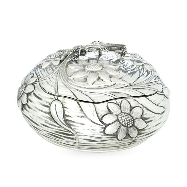 Argenteria artistica milanese del XX secolo. Argentiere Lorenzo Ferrari Scatola