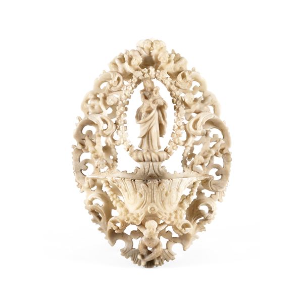 Acquasantiera con Madonna con Bambino. Arte siciliana del XVIII secolo