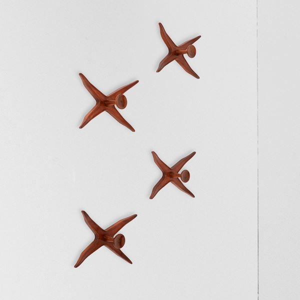 Quattro attacapanni a parete