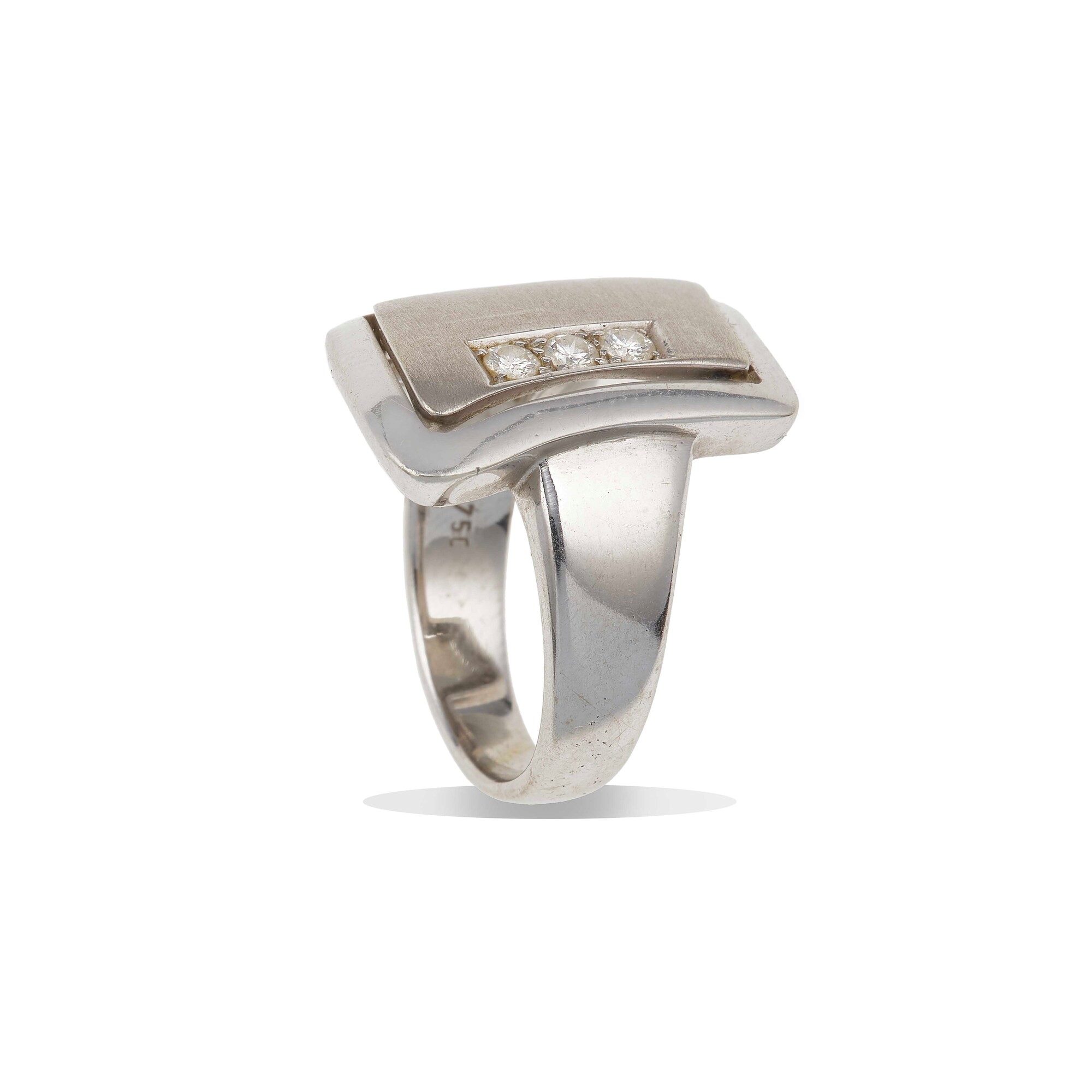 Anello con tre piccoli diamanti, montatura in oro bianco 750/1000