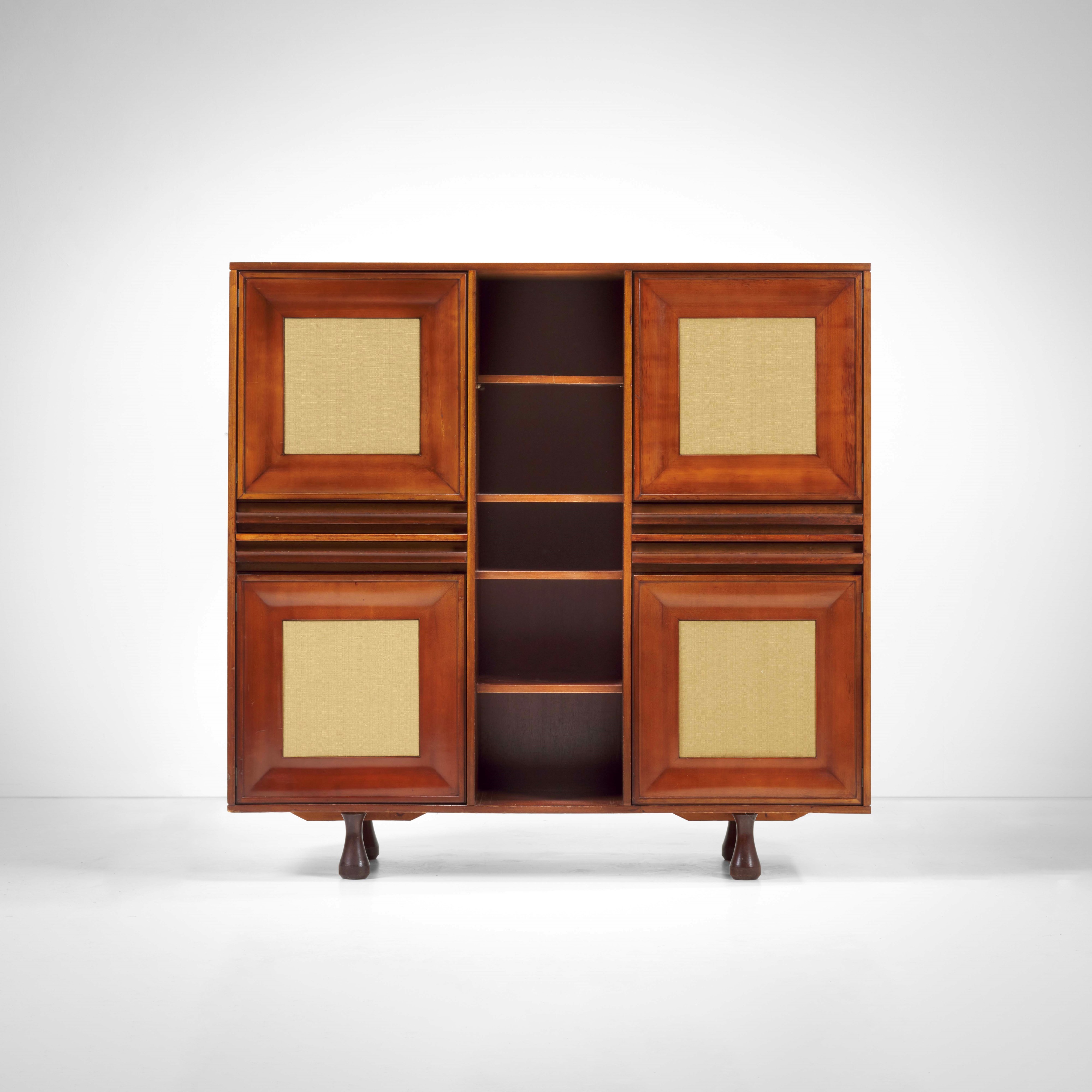 Angelo Mangiarotti - Mobile contenitore in legno con rivestimenti in panno