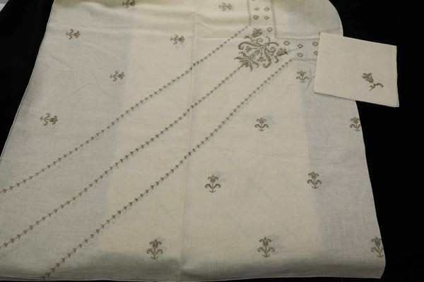 Tovaglia con 24 tovaglioli.