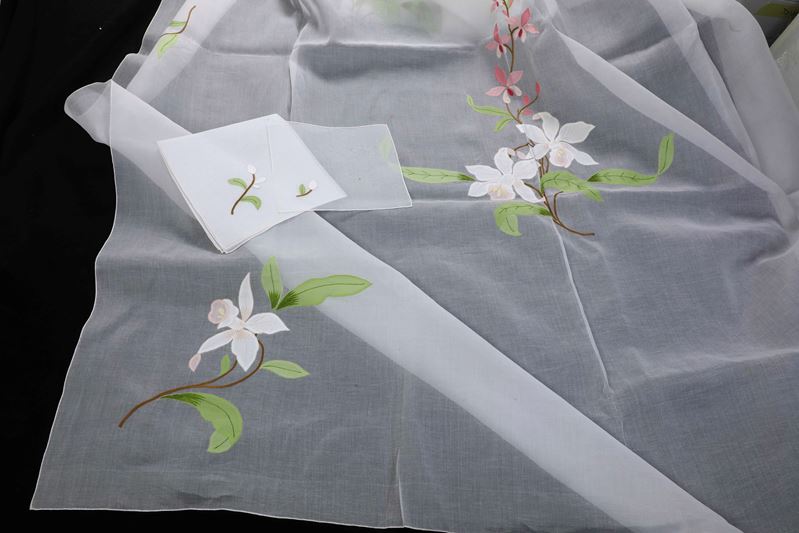 Tovaglia con 24 tovaglioli.  - Asta Arredi per la Tavola - Cambi Casa d'Aste