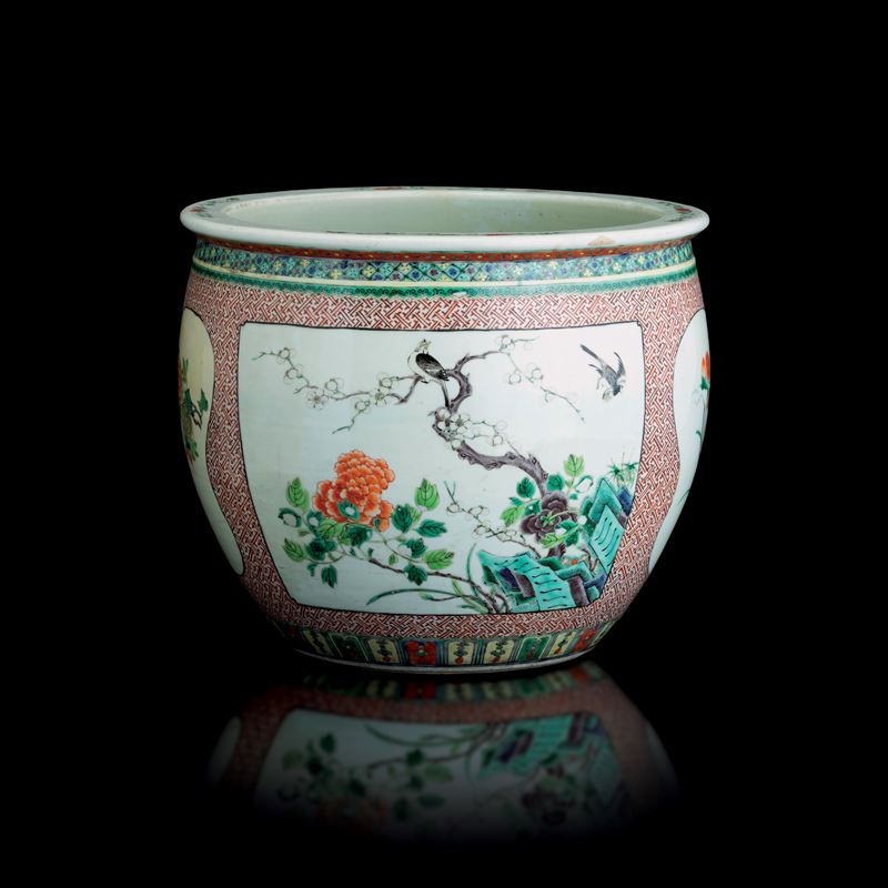 Porcelain cachepot, Green Family, with naturalistic scene within reserves, China, Qing Dynasty, Daoguang period (1821-1850)  - Auction Fine Asian Works of Art - Cambi Casa d'Aste
