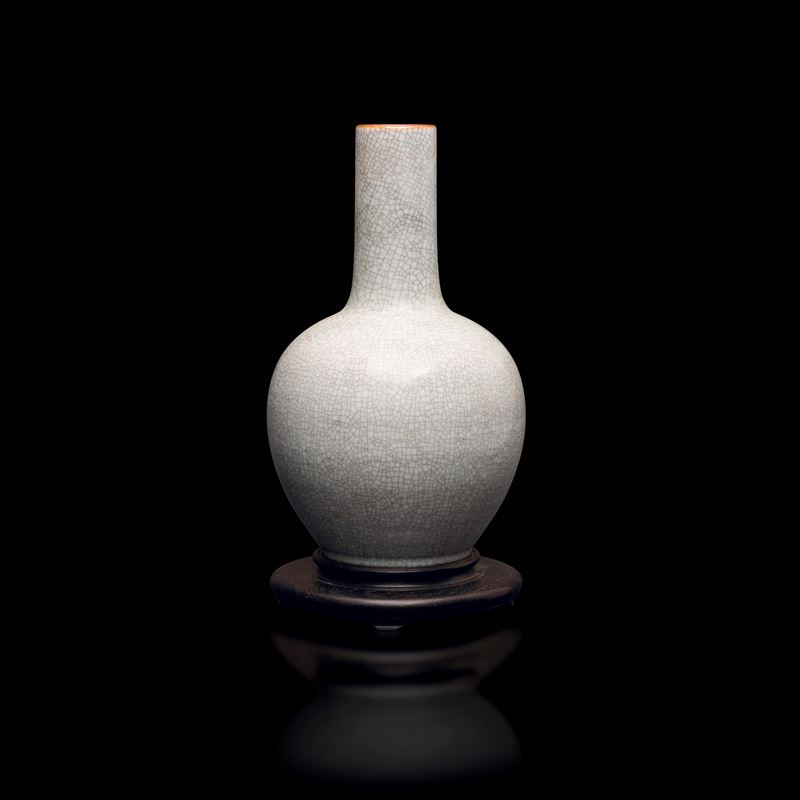 Guan-type porcelain vase, China, Qing Dynasty, 18th century  - Auction Fine Asian Works of Art - Cambi Casa d'Aste