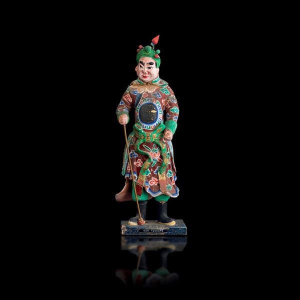 Figura in terracotta policroma raffigurante dignitario, Cina, Dinastia Qing, inizio XIX secolo